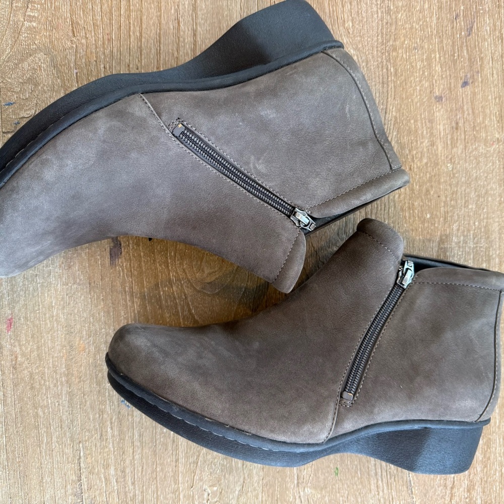 Dansko Lee Nubuck Ankle Boots